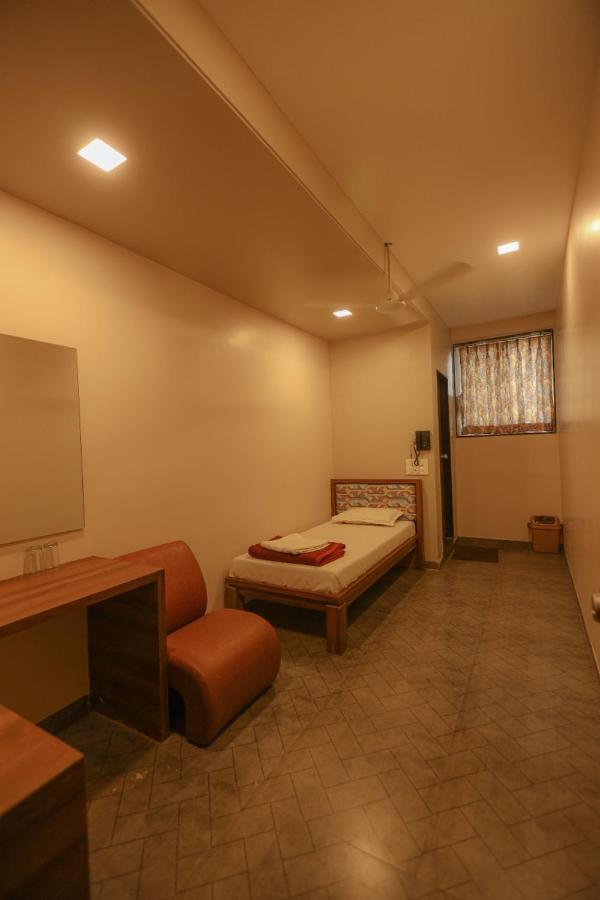 Hotel Kiran Miraj Exterior photo